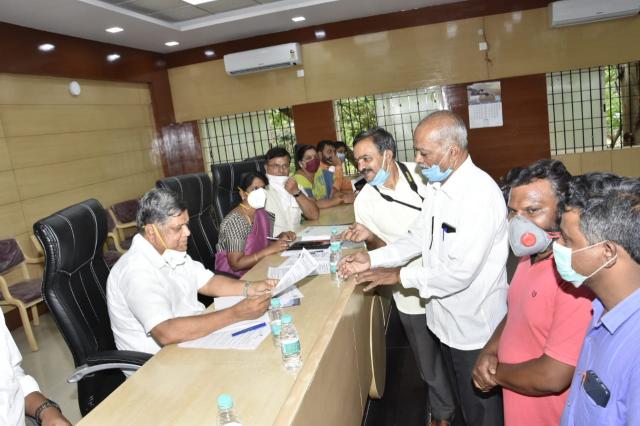 ಆಥರ್ಿಕ ನೆರವಿಗೆ ಫೋಟೋಗ್ರಾಫರಗಳ ಮನವಿ